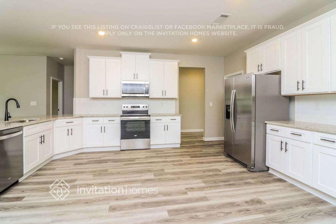 3100 Azteca Way - Photo 6 of 13
