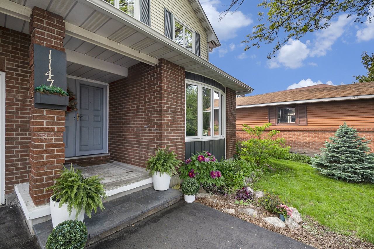 1147 Ste-Thérèse Lane - Photo 2 of 15