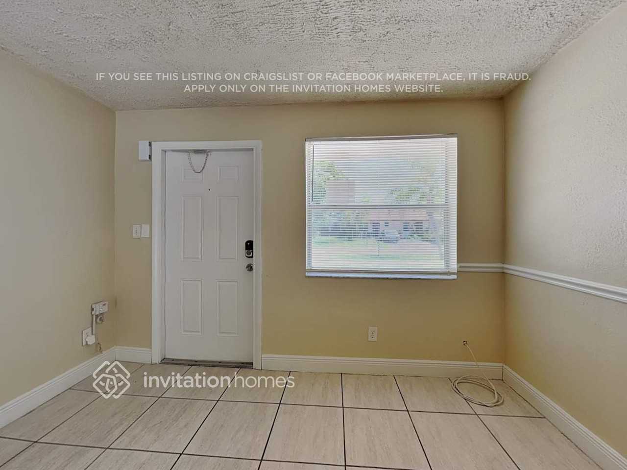 4888 Prince Dr - Photo 4 of 18