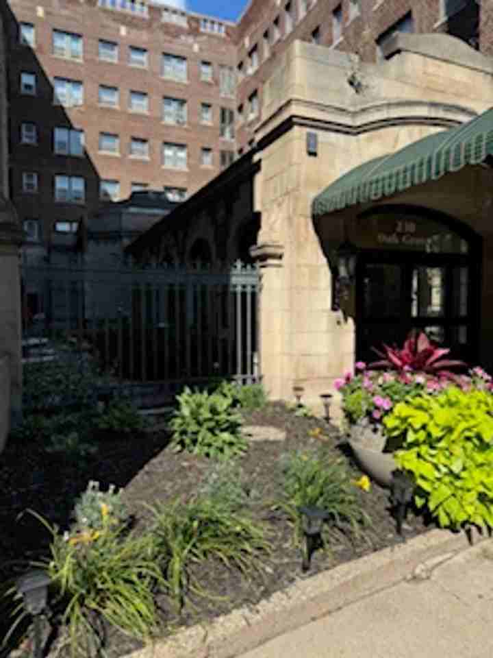 Oak Grove Apartment Hotel - Photo 5 of 10