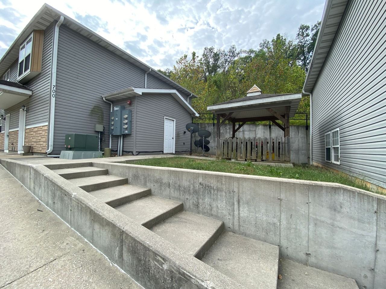 700 Hillside - Photo 2 of 2