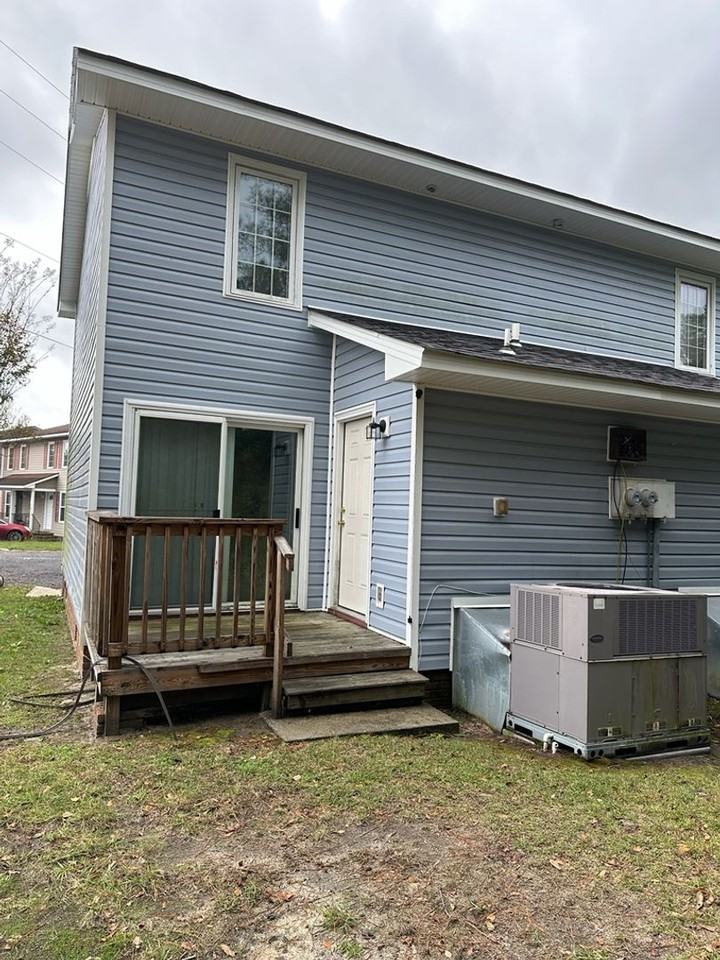 7 Londonderry Sq - Photo 7 of 8