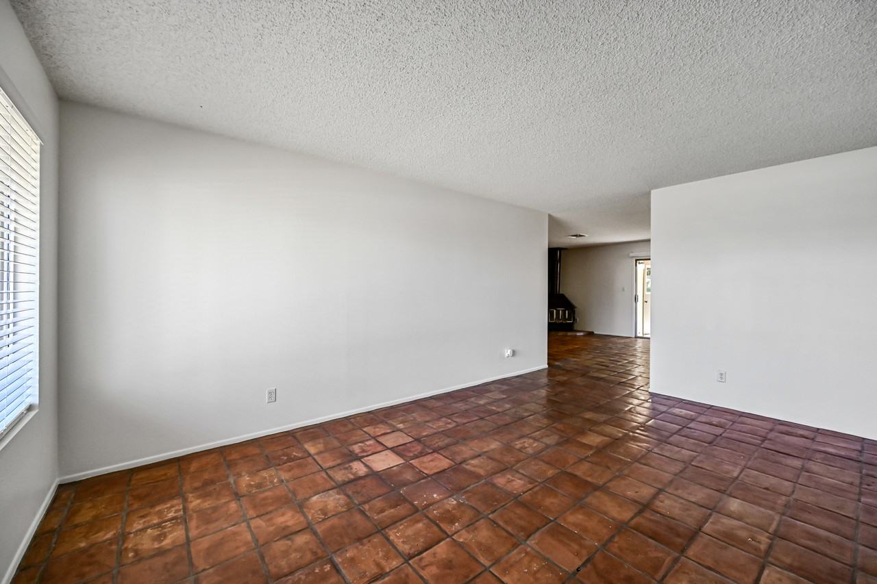 1252 East El Parque Drive - Photo 2 of 21