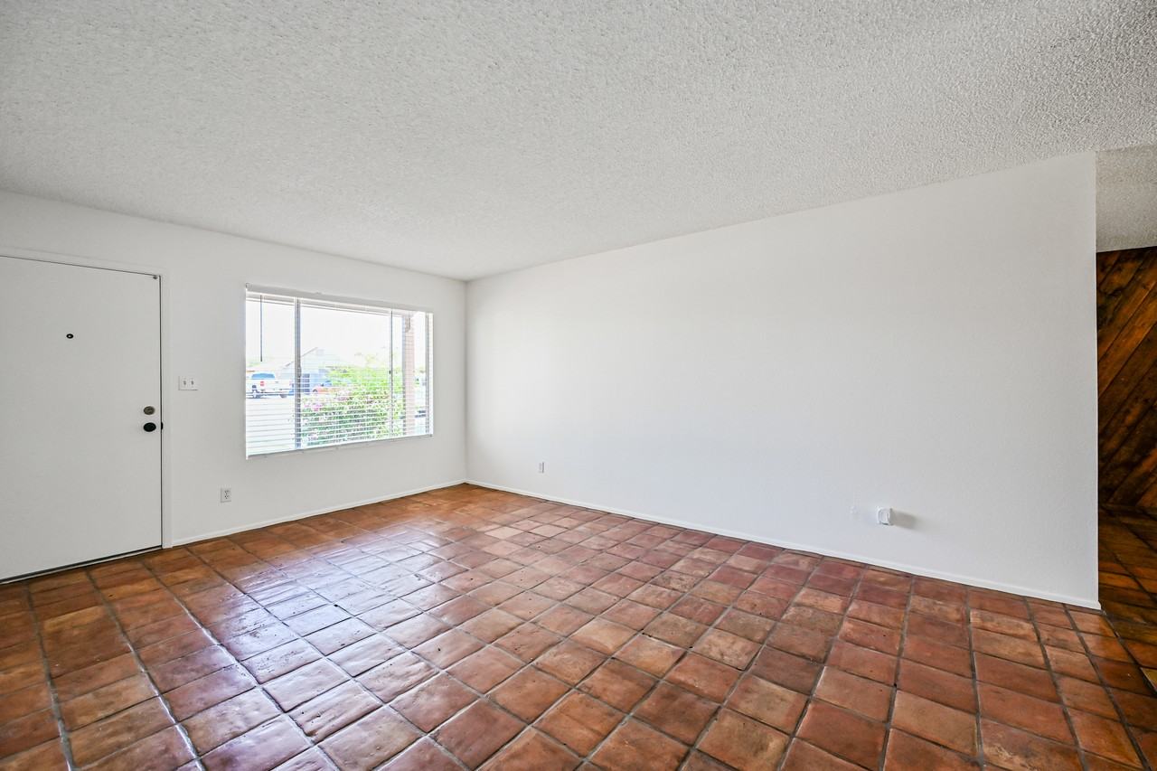 1252 East El Parque Drive - Photo 3 of 21