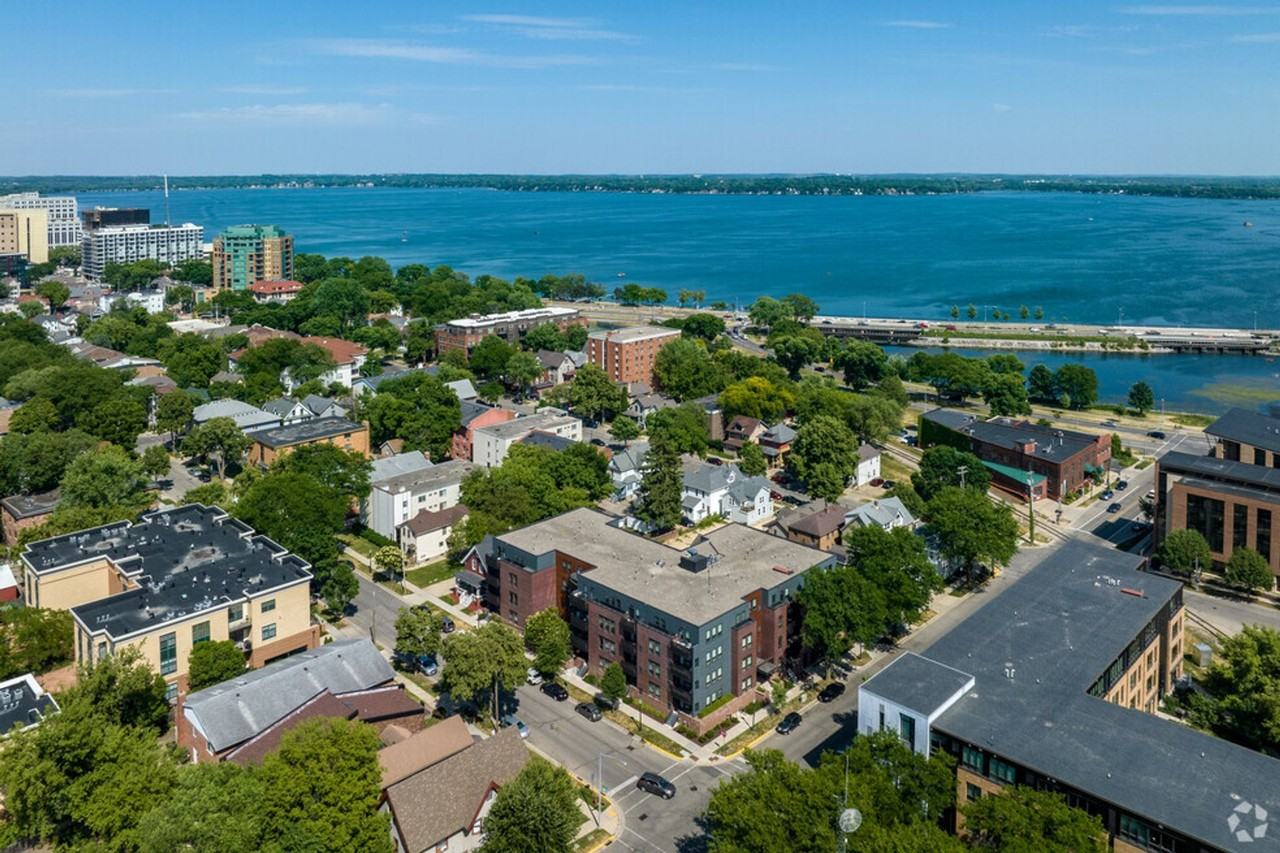 Bedford Crossing - Photo 3 of 9