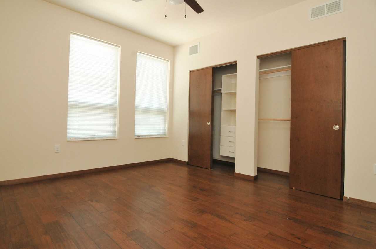 Bedford Crossing - Photo 7 of 9