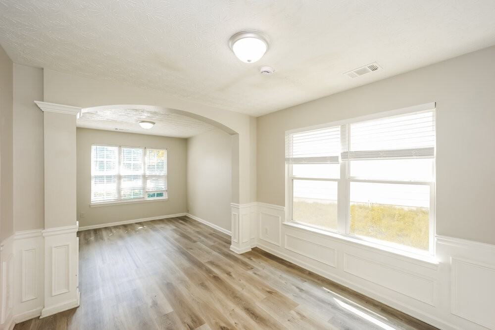 9422 Lakeview Rd - Photo 5 of 17