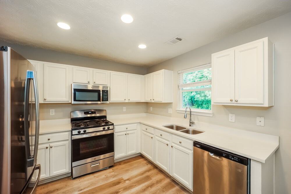 9422 Lakeview Rd - Photo 7 of 17