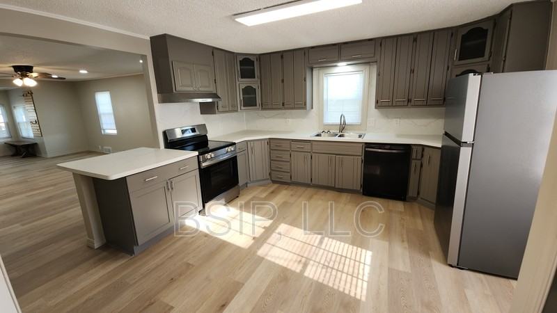 1135 Ne Chester Ave - Photo 2 of 11
