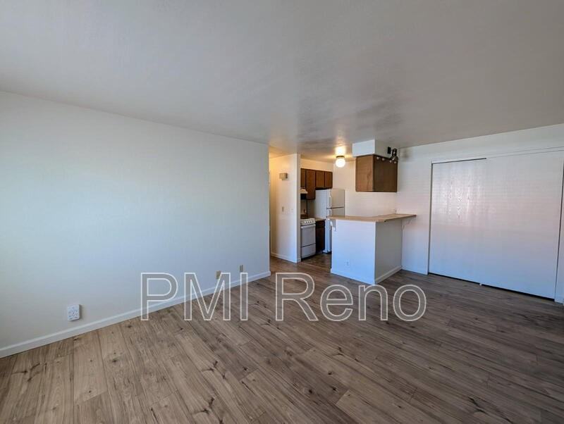 1015 Locust St #E - Photo 3 of 7