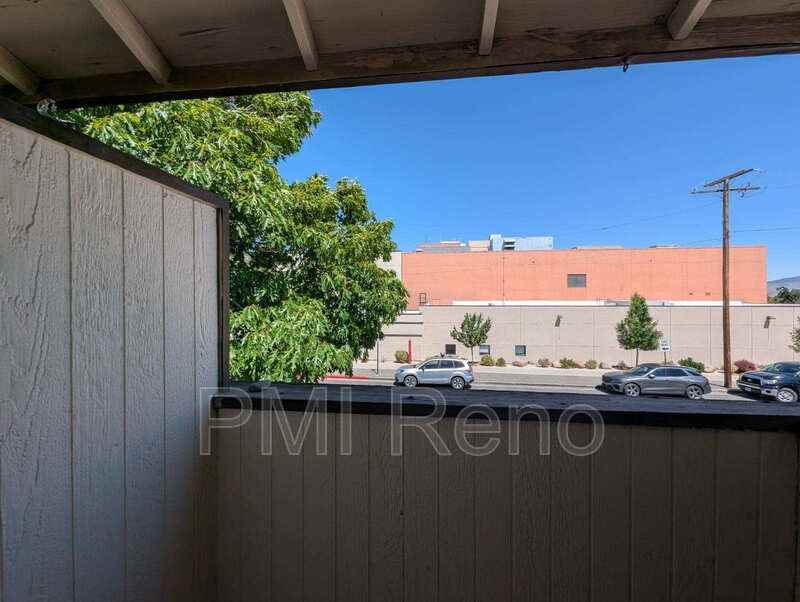 1015 Locust St #E - Photo 4 of 7