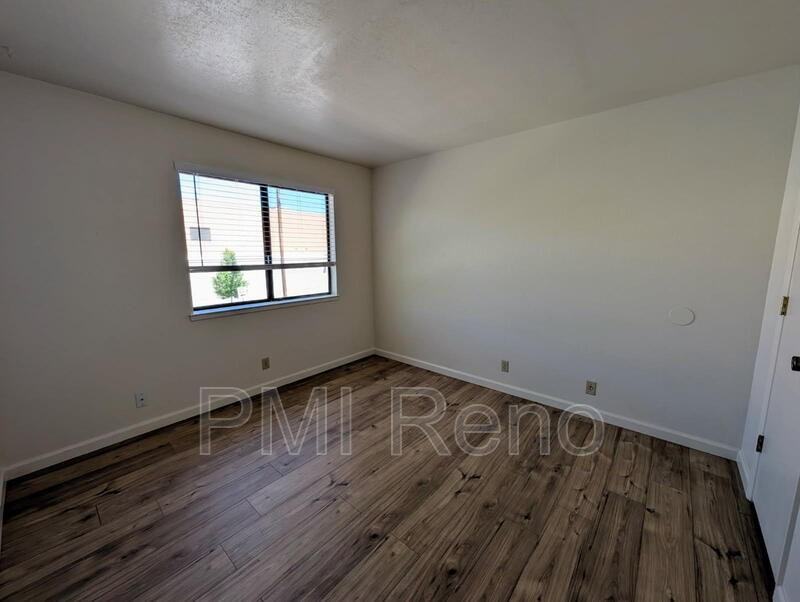 1015 Locust St #E - Photo 5 of 7