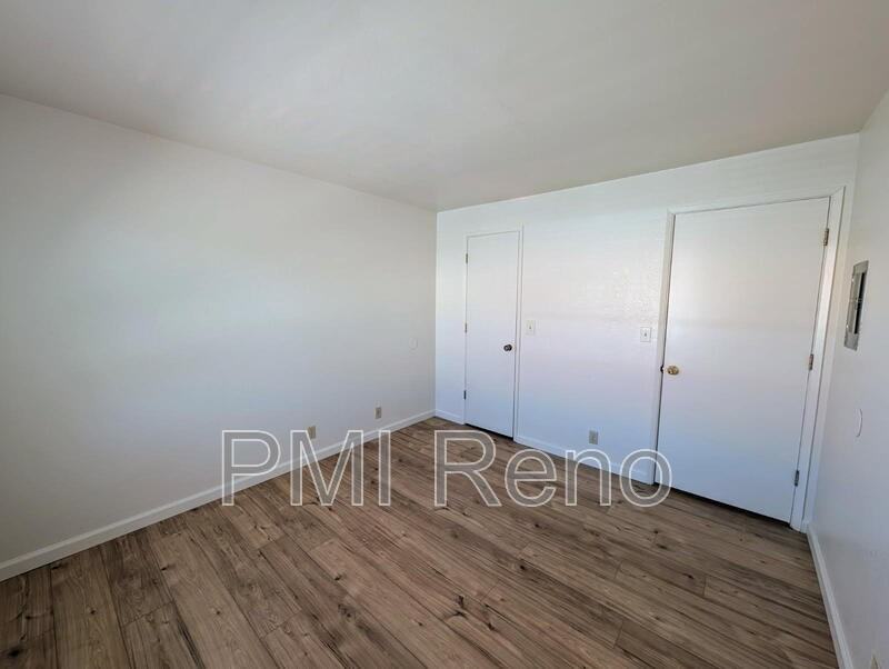 1015 Locust St #E - Photo 6 of 7