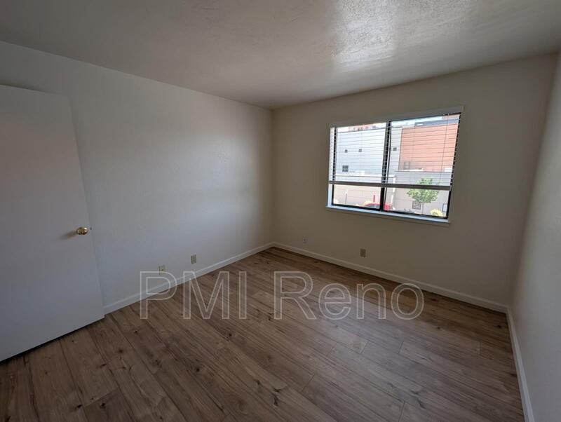 1015 Locust St #E - Photo 7 of 7