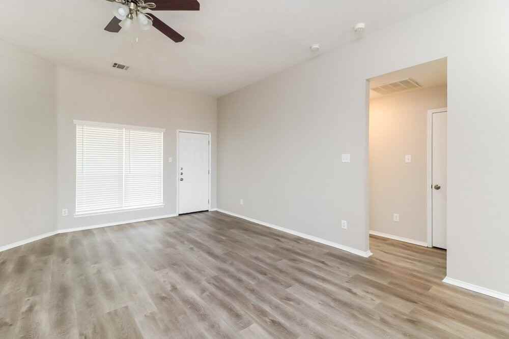 1206 Beacon Hill Dr - Photo 4 of 16