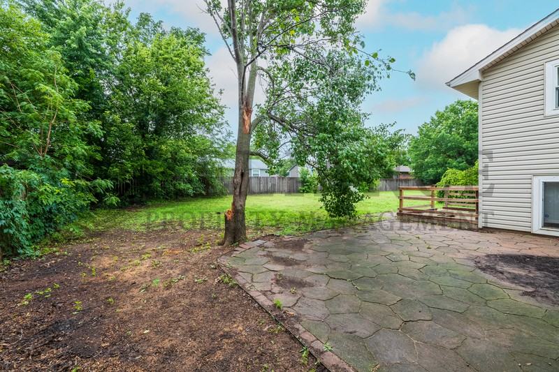 2013 N Parkridge Ct - Photo 3 of 27