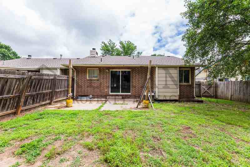 141 S Lark Ln - Photo 4 of 28