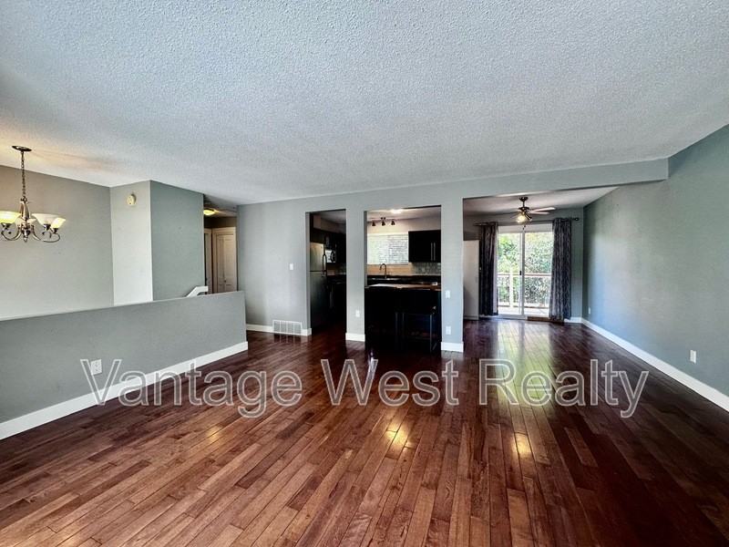 851 Rutland Rd S - Photo 4 of 36