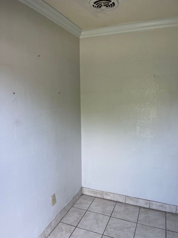 407 W Moore St - Photo 3 of 8