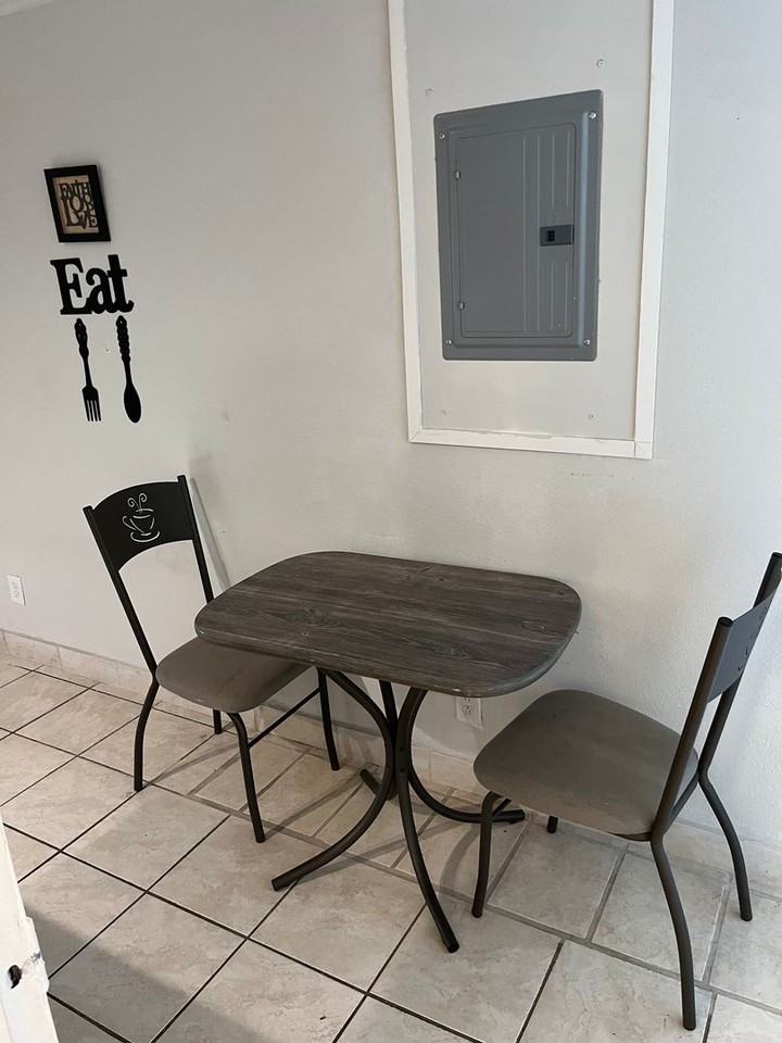 407 W Moore St - Photo 5 of 8