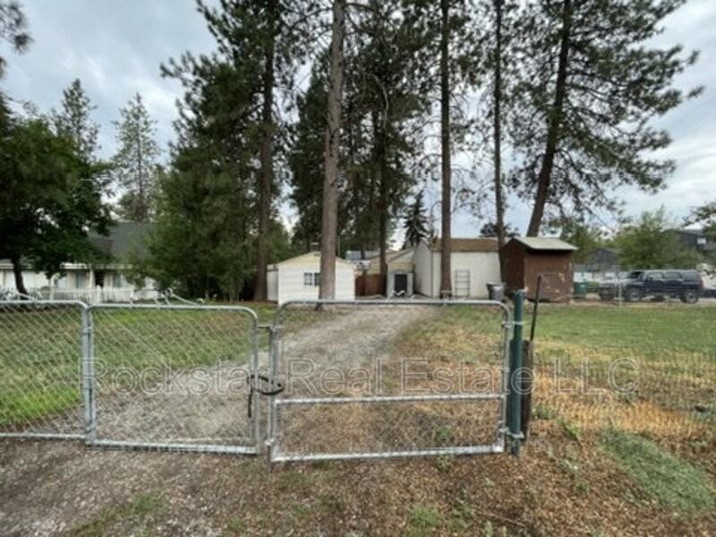 604 S Sunderland Rd - Photo 3 of 11