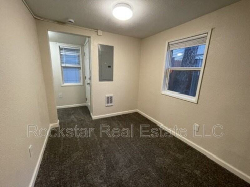 604 S Sunderland Rd - Photo 6 of 11