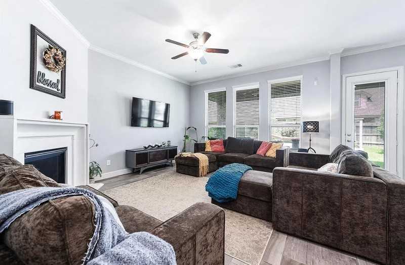 2316 Sterling Hollow Ln - Photo 4 of 16