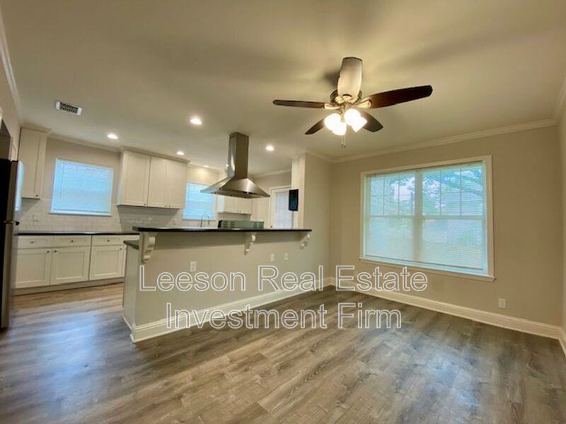2721 Fairfield Ave - Photo 3 of 12