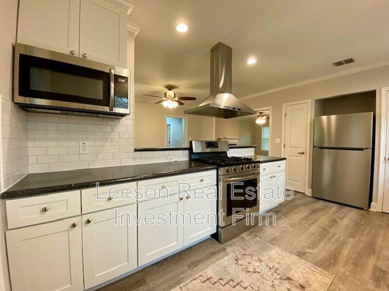 2721 Fairfield Ave - Photo 7 of 12