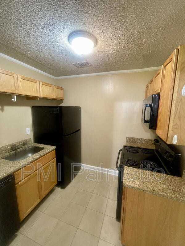 241 Vallejo Cir #A - Photo 5 of 17