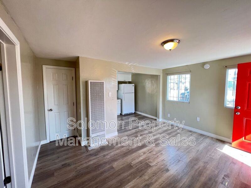 3329 Polk Ave - Photo 4 of 11