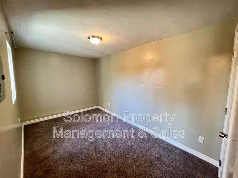 3329 Polk Ave - Photo 6 of 11