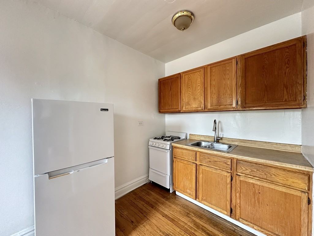 2432 N Linden Pl #305 - Photo 2 of 21