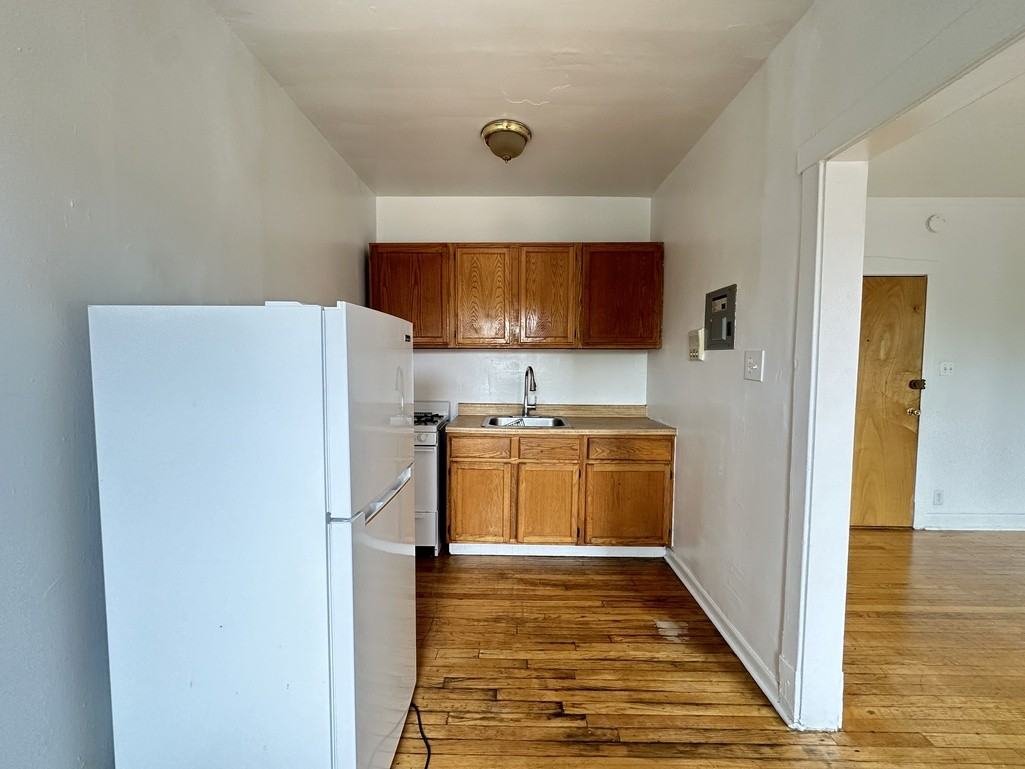 2432 N Linden Pl #305 - Photo 3 of 21