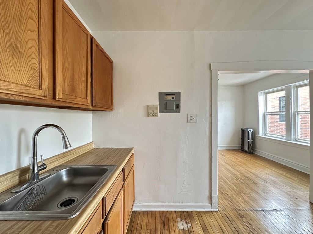 2432 N Linden Pl #305 - Photo 5 of 21