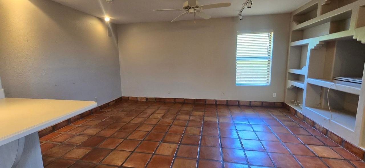 15710 E Thistle Dr - Photo 5 of 16