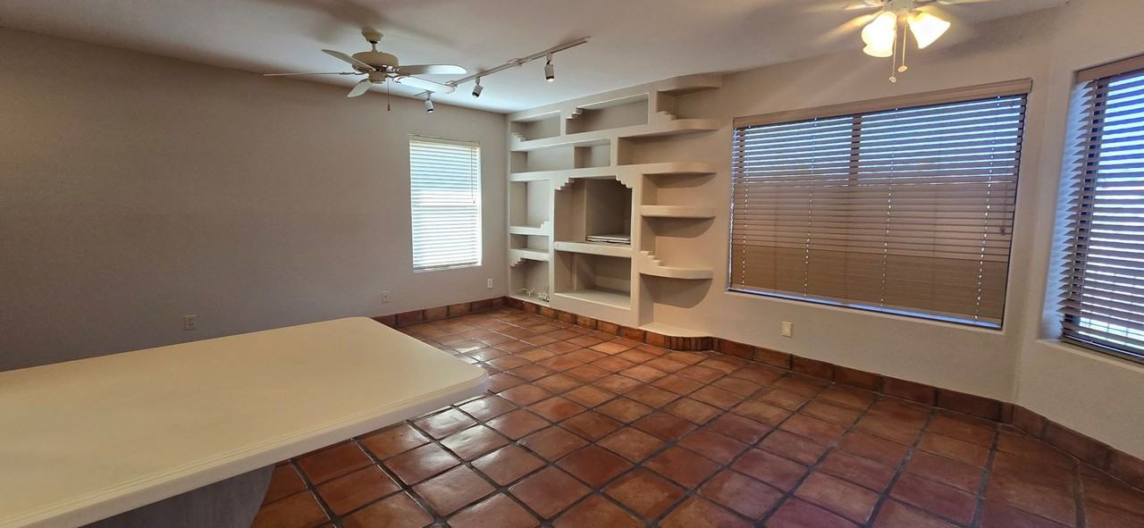 15710 E Thistle Dr - Photo 6 of 16