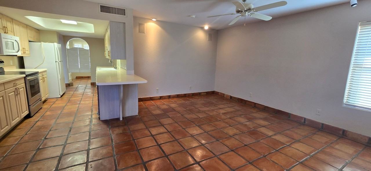 15710 E Thistle Dr - Photo 7 of 16