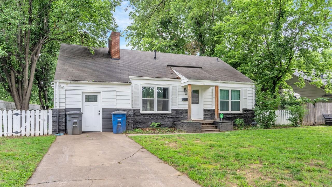 217 E 33rd Pl - Photo 2 of 23