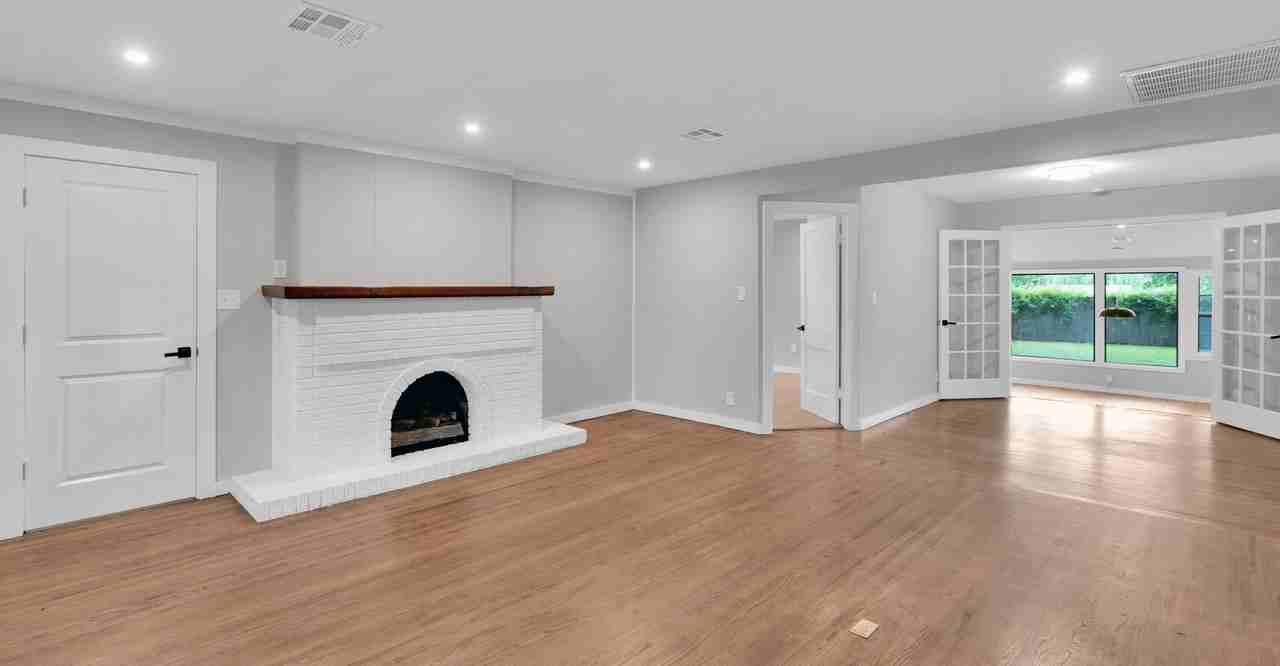 217 E 33rd Pl - Photo 3 of 23