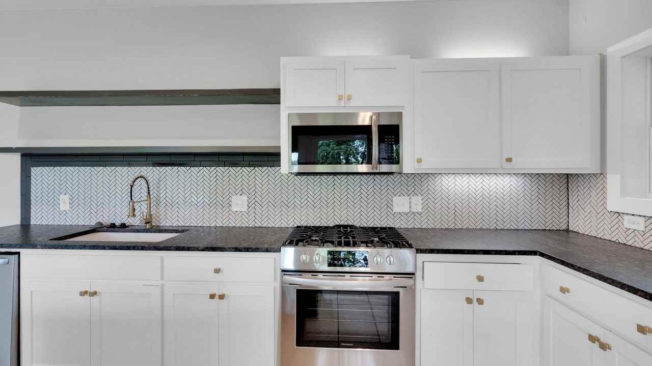 217 E 33rd Pl - Photo 4 of 23