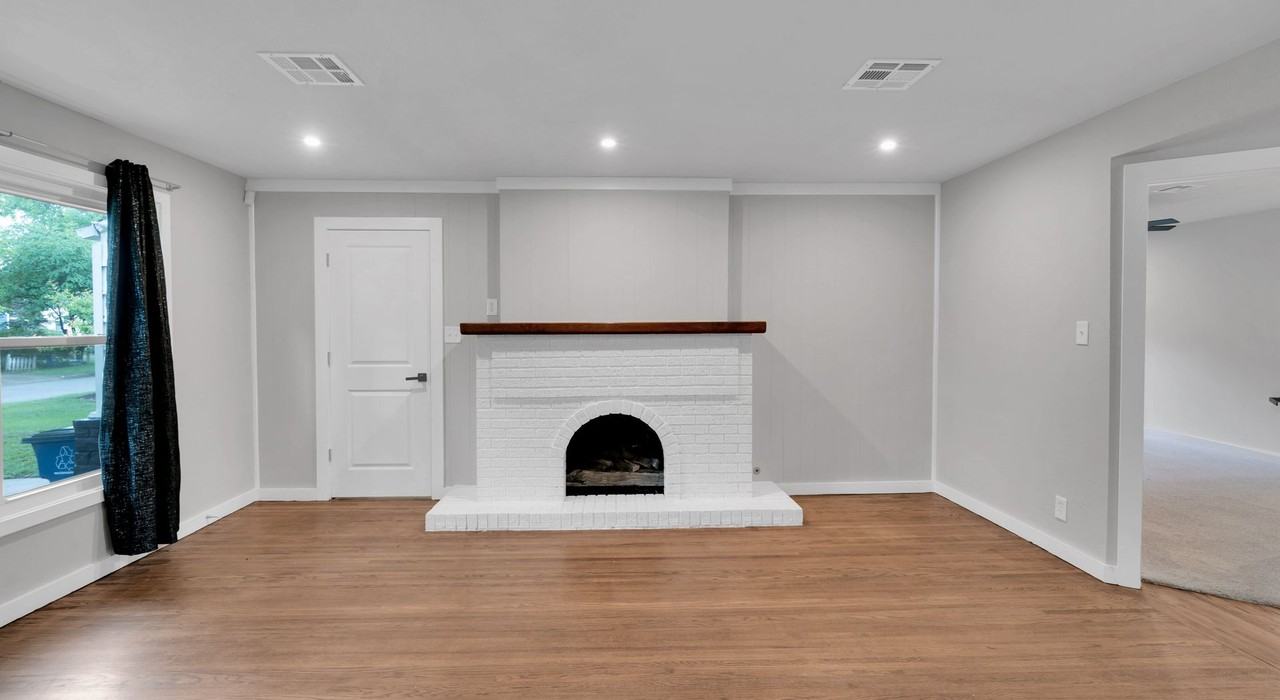 217 E 33rd Pl - Photo 6 of 23