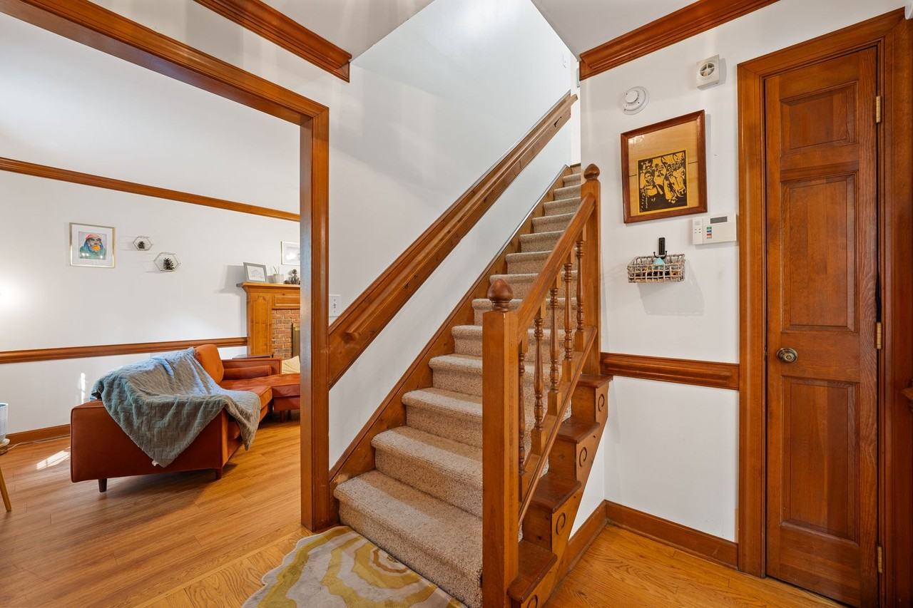 7 E Bayberry Ct - Photo 2 of 20