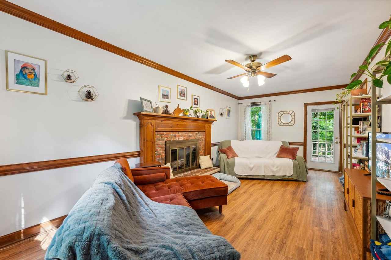 7 E Bayberry Ct - Photo 3 of 20