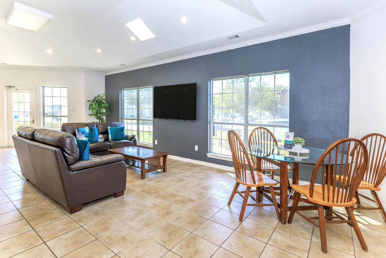 The Hayes Apartments - Photo 4 of 20