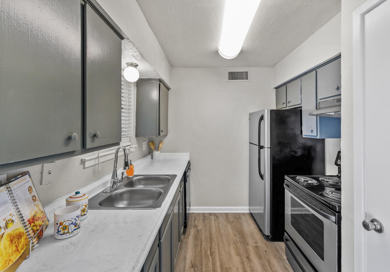 The Hayes Apartments - Photo 6 of 20