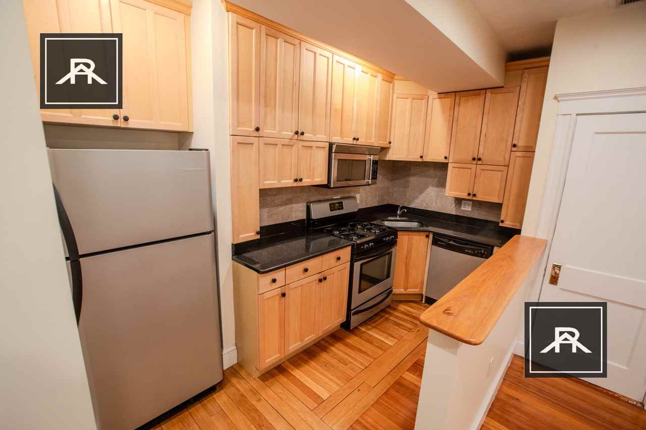 194 Winthrop Rd #6 - Photo 6 of 10