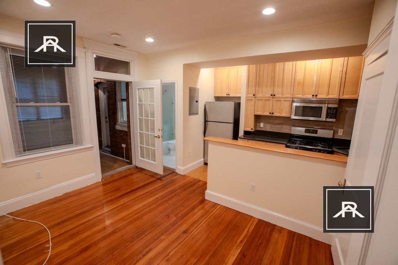 194 Winthrop Rd #6 - Photo 7 of 10