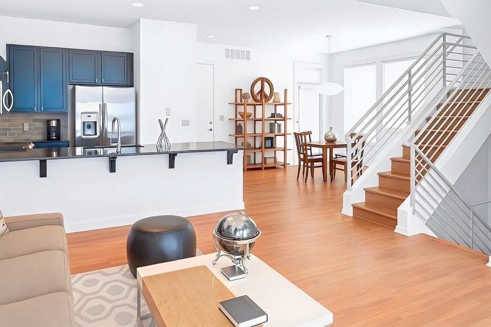 527 Oak Street - Photo 2 of 40