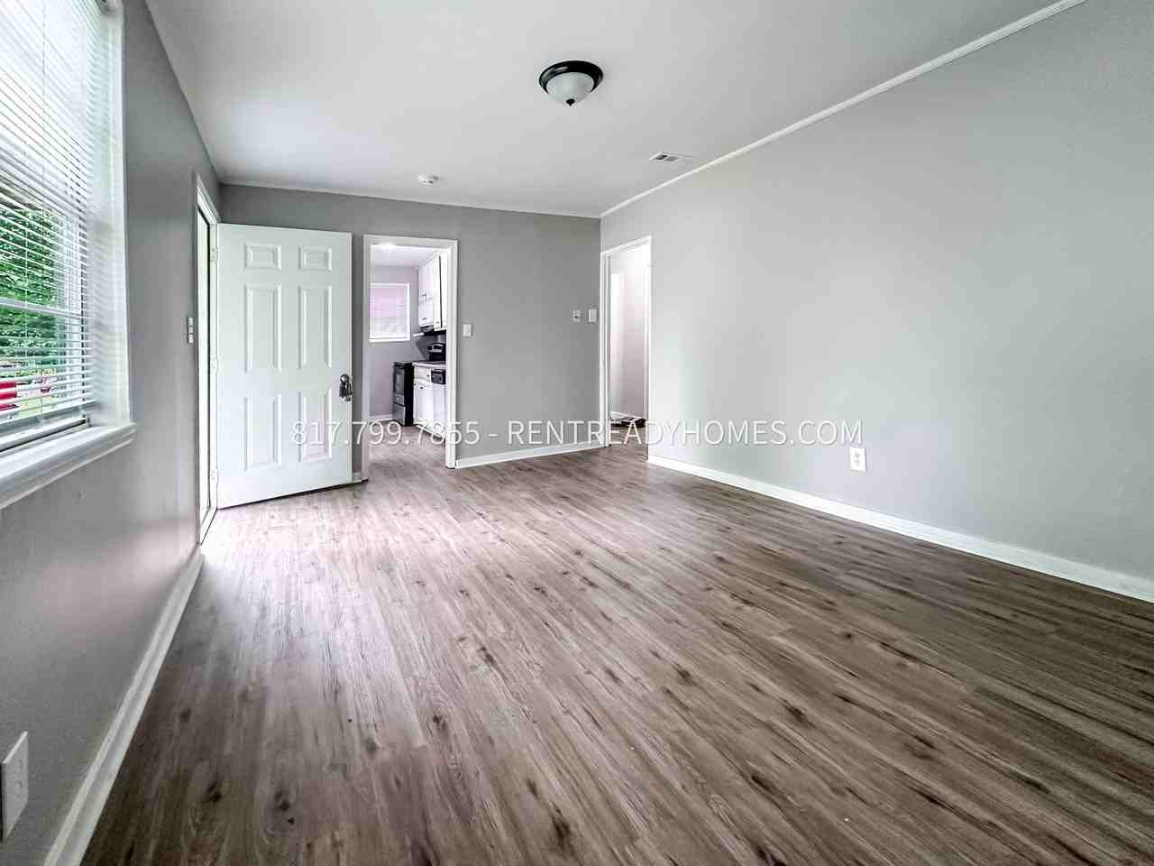 1316 Rayfield Dr - Photo 2 of 9